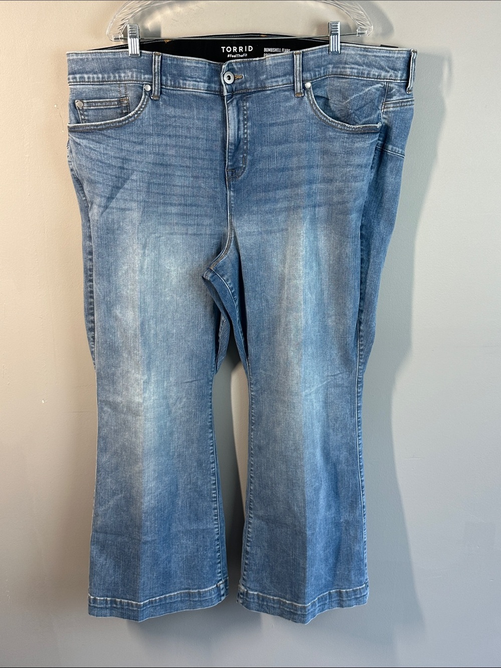 NWT Torrid Bombshell Flare Premium Stretch High Rise in Valencia Size 28S